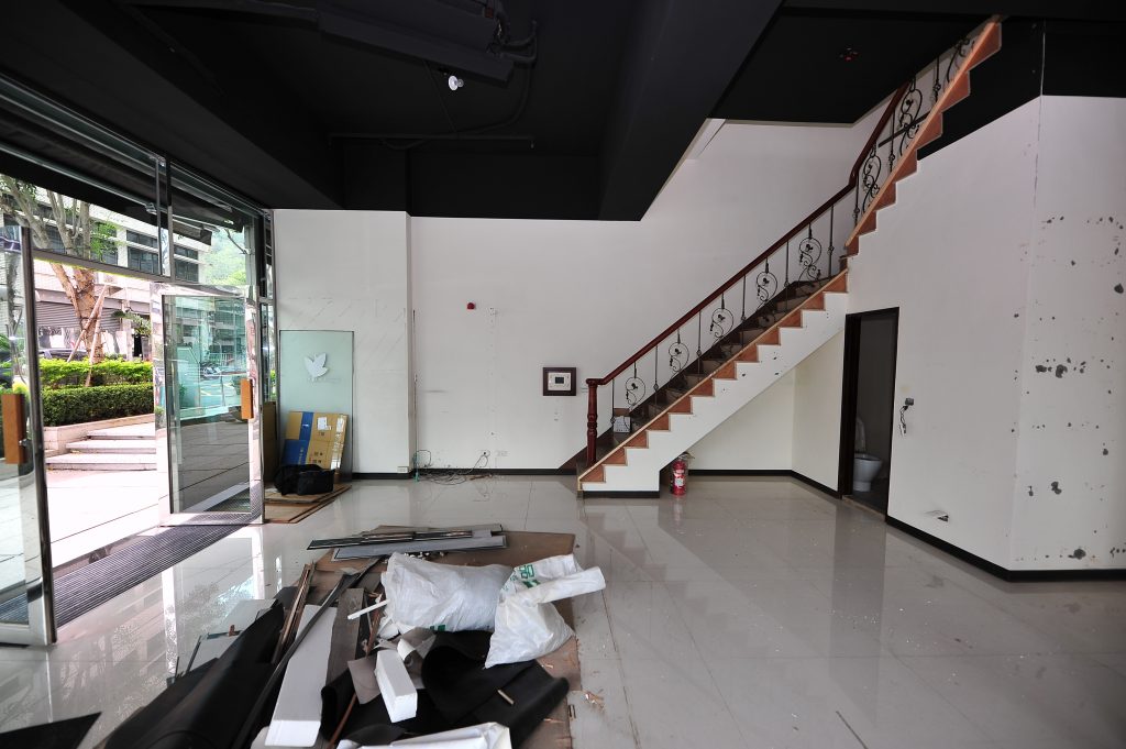 FUN心租櫃台施工前